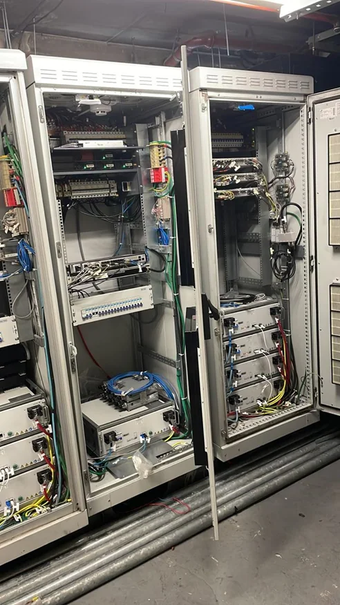 Equipamentos de telecomunicações instalados